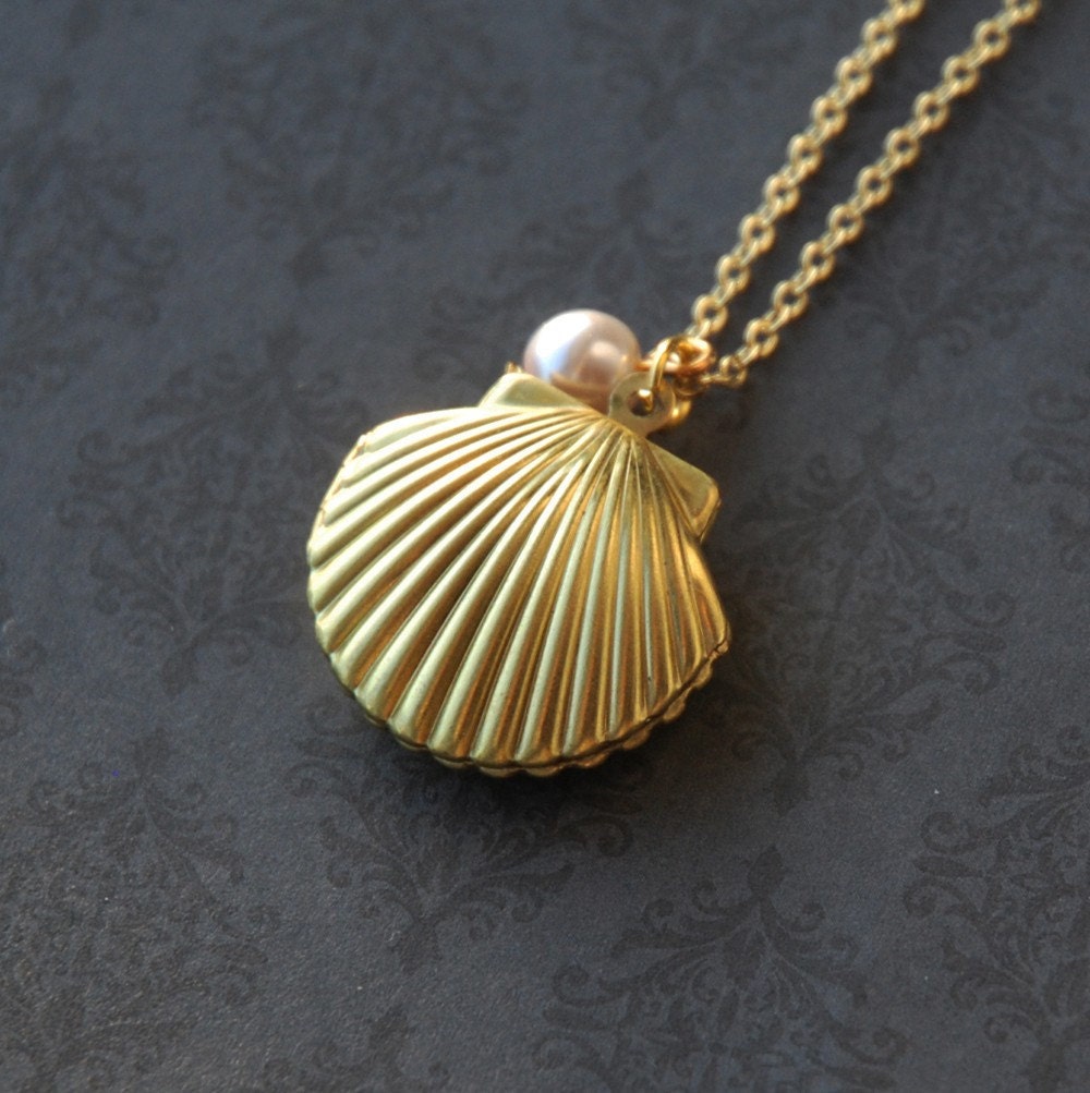 Ocean Seashell Pearl Locket Necklace