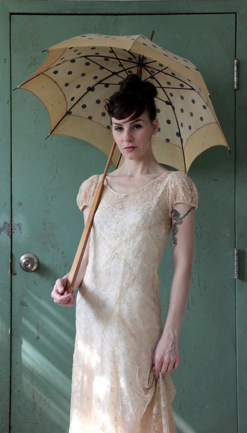 RESERVED . Antique 20s Lace Dress . Ecru . Flapper Wedding Gown . Bias Cut . 1920s Gatsby Era