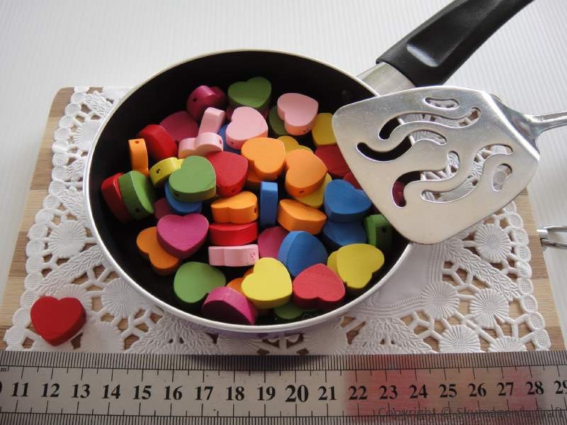 50 Pieces HEART WOOD BEADS with hole - Mix Color - 18 mm x 15 mm (00541)