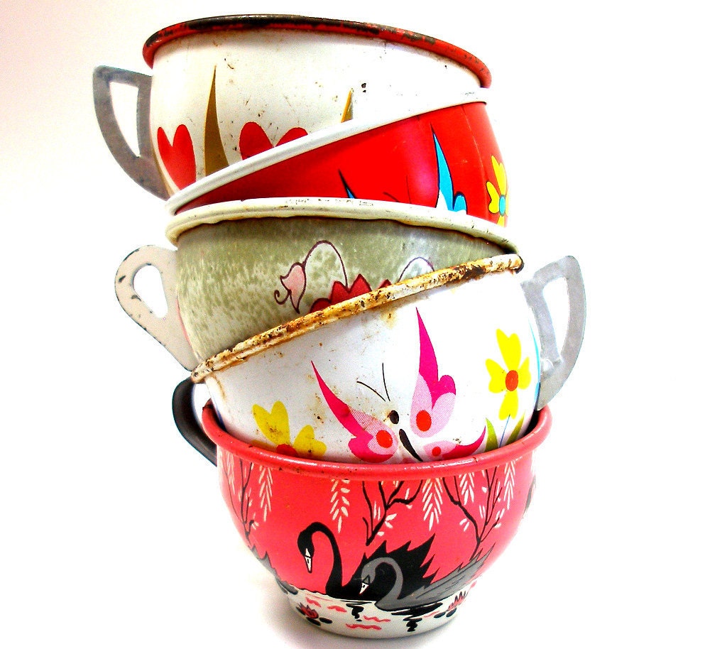 Tin Toy cups, Set of 5 vintage metal with litho, Romance set.