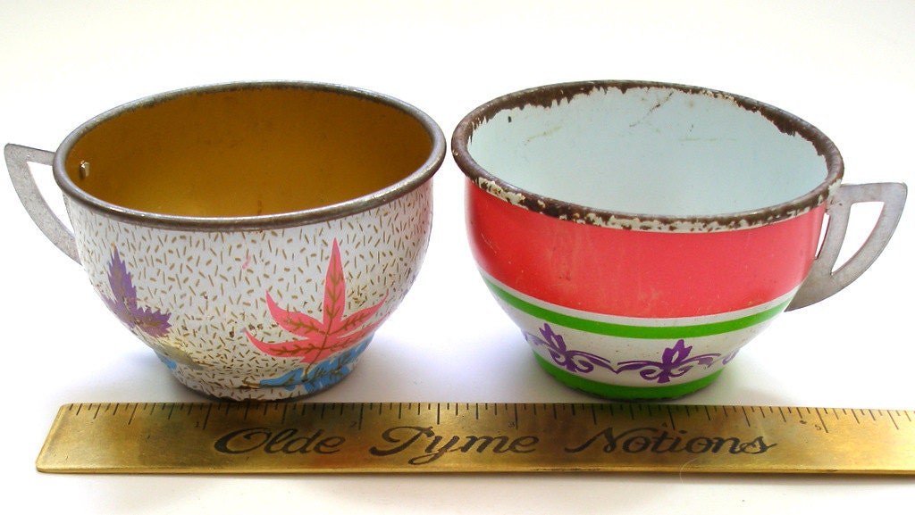 Tin Toy cups, Set of 5 vintage metal with litho, 1950s 1960s.