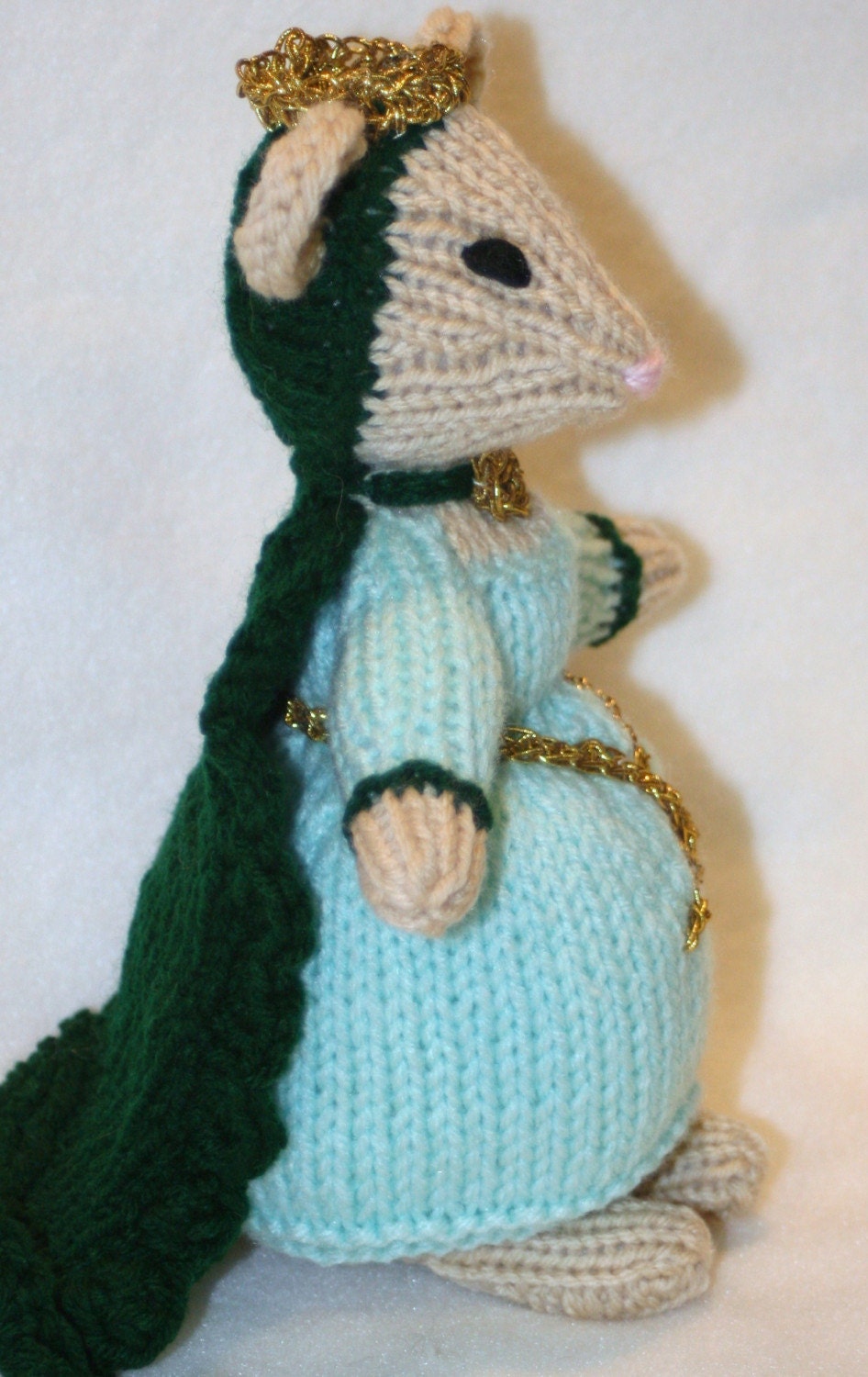 Queen Mouse, Royal Mouse Doll, Queen Mother, Hand Knit Toy, Knit Mouse, Fantasy Play, Ready to Ship