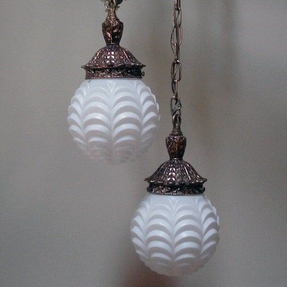 Vintage gold toned double swag light with textured by ElRitmoRetro