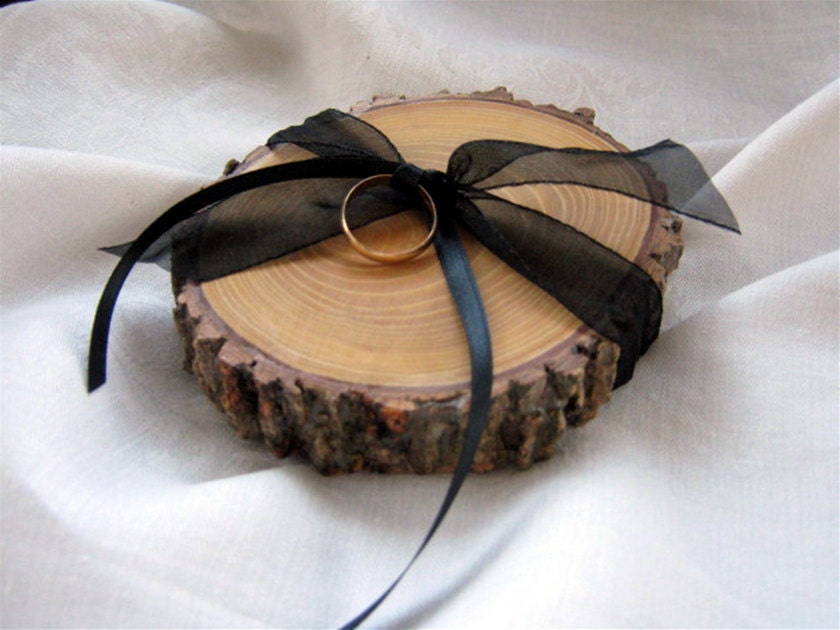Rustic Ring Bearer Pillow Wood Tree Slice Woodland Wedding Love Quotes Personalized Ring Holder Nature Wedding Country Wedding Shabby Chic