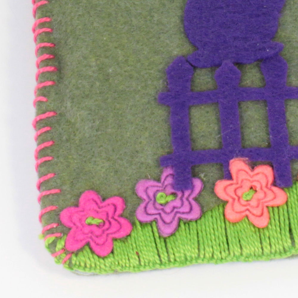 e-reader cover/ carrier, cat in the garden
