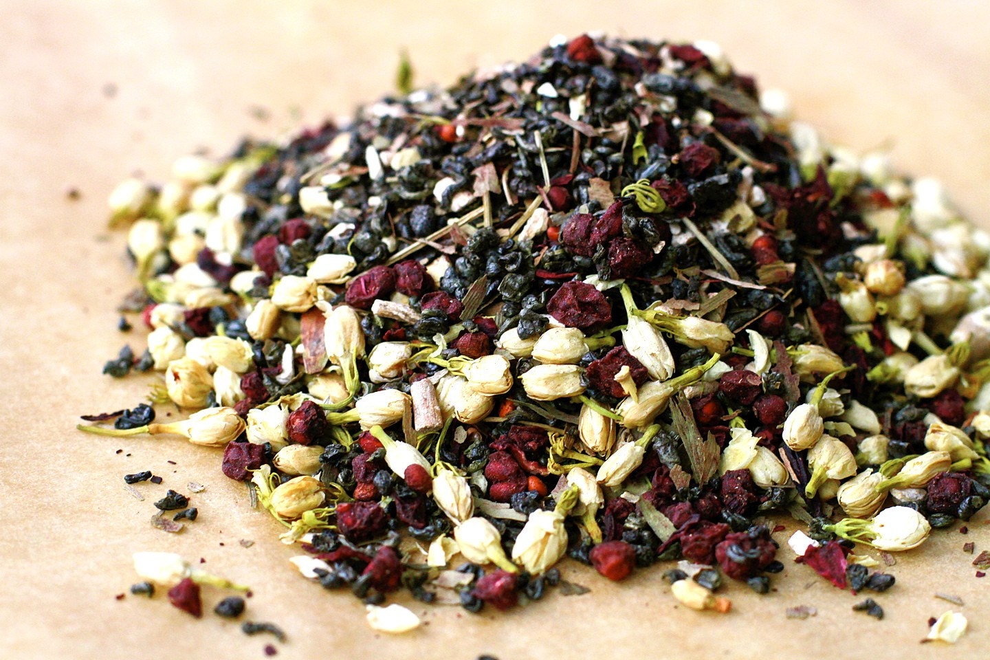 a fruity tart green tea blend . loose leaf
