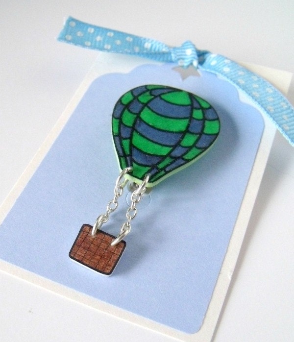 blue and green hot air balloon brooch with dangly basket