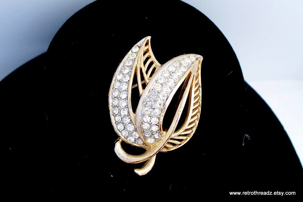 Vintage 50s Lisner Duo Leaf filigree Rhinestone gold brooch