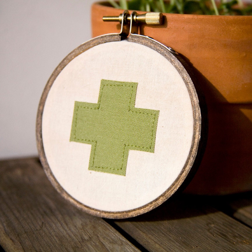 Classic Red Cross Wall Hanging in Hoop - Green