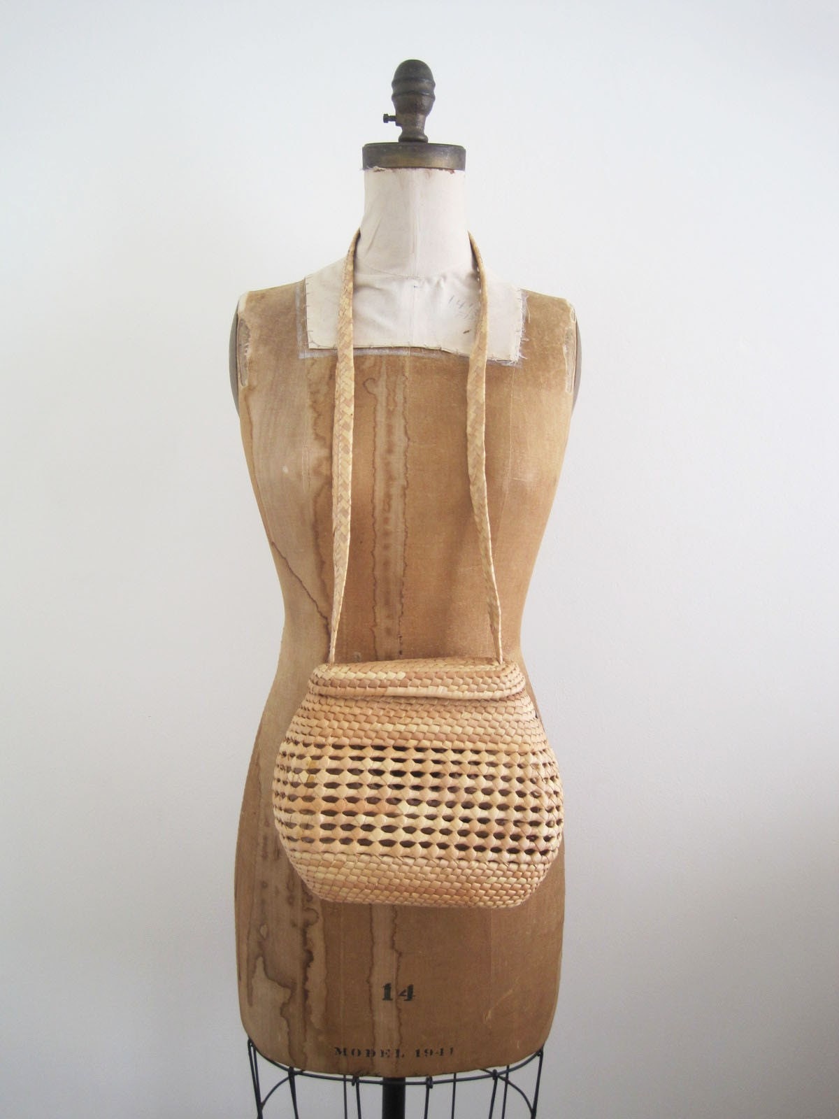 vintage 1970s creel purse  ( RIVER EDGE )