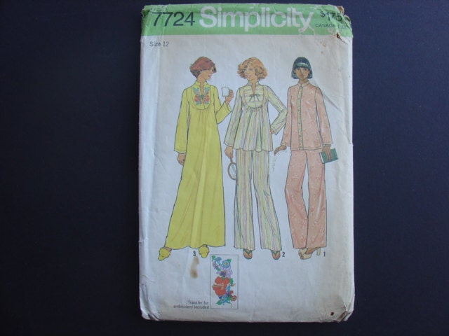 Simplicity 7724, 1976 misses pullover caftan, nightgown and pajamas, uncut, size 12