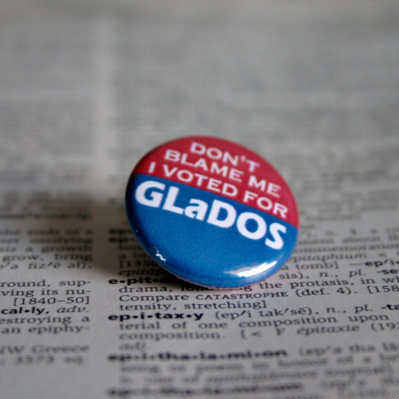 Mini Don't blame me. I voted for GLaDos red and blue Pinback Button