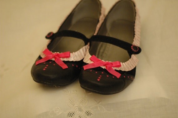 SALE - 50% OFF - Marie Antoinette Pink and Black Shoes