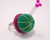 Pincushion Ring, Emerald Green Felt and Button Ring Forest Green and Magenta Pin Cushion