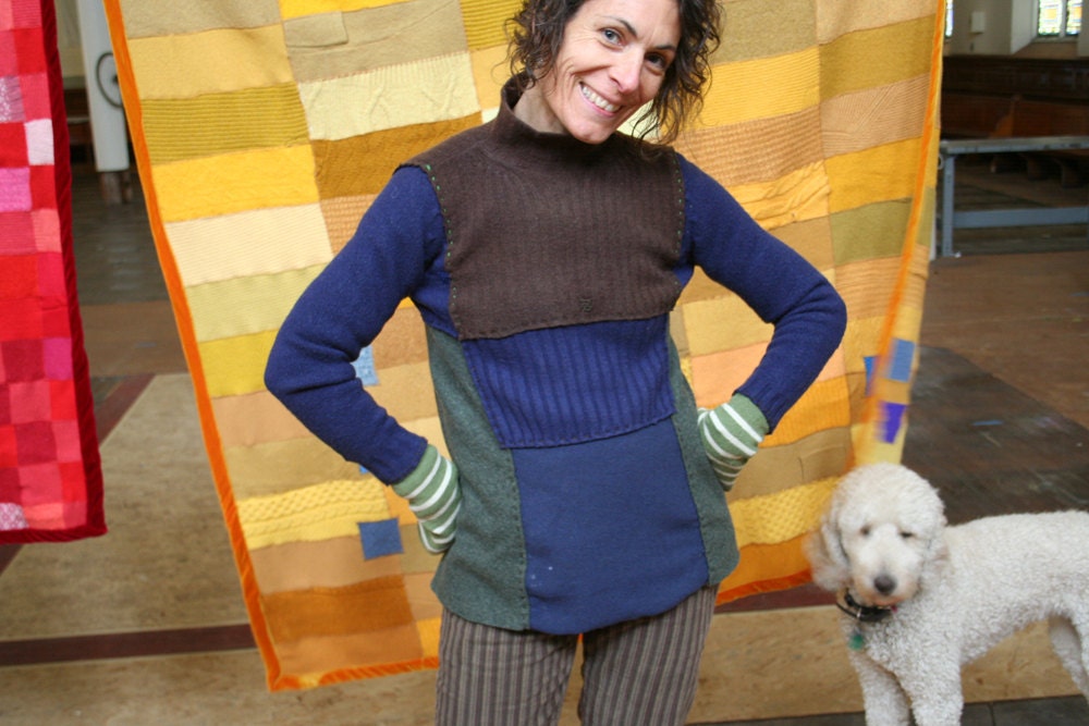Lady's S/M-Chocolate and Navy Cashmere Turtleneck Pullover