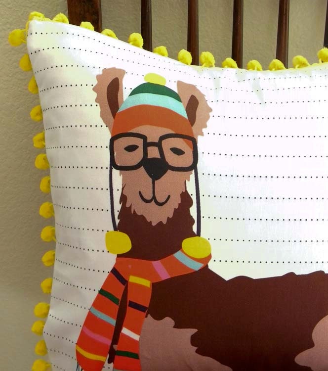 DIY Pillow Panel Llook Llamas
