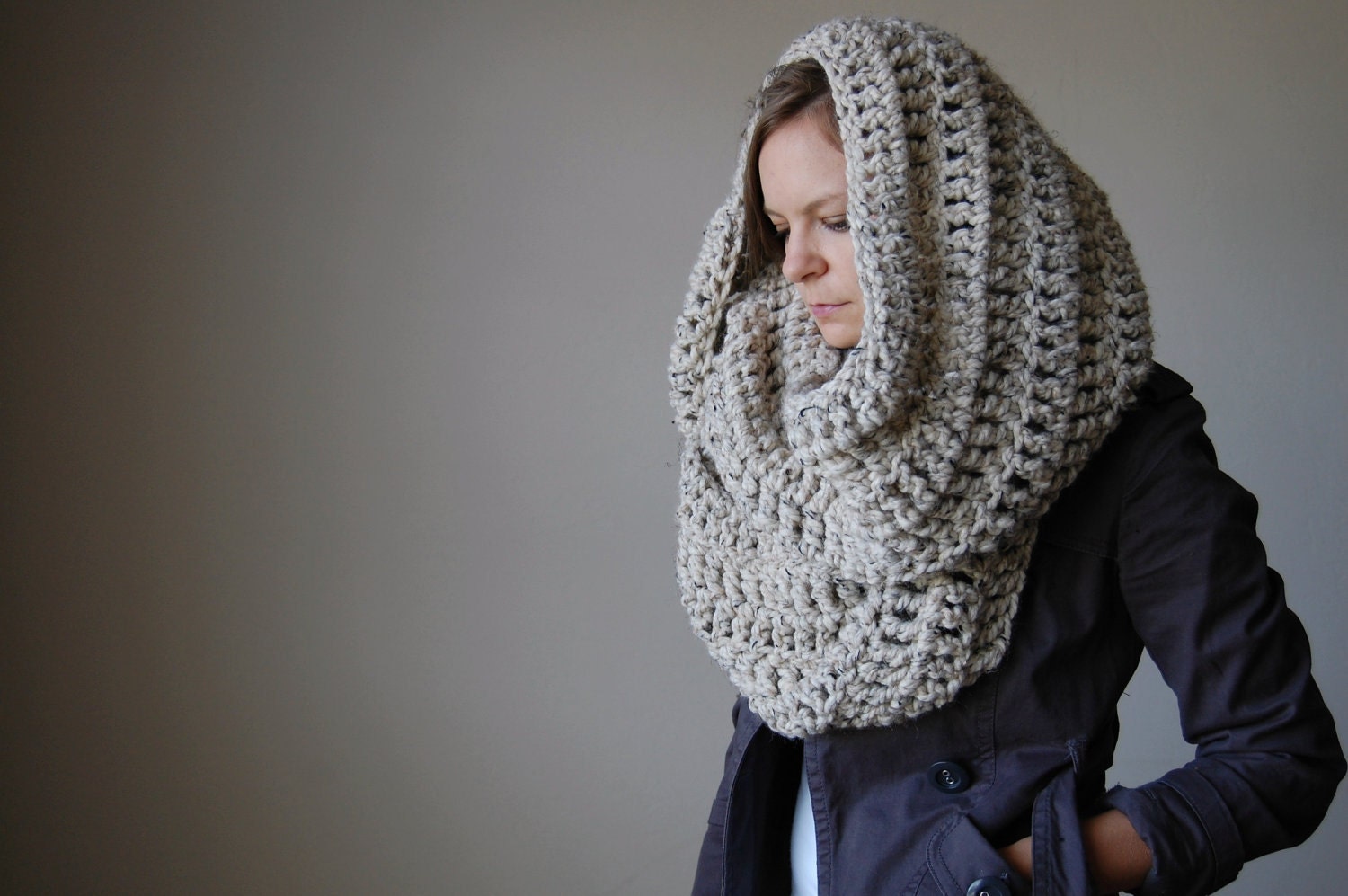 the alaskan chunky infinity scarf shawl hood / oatmeal