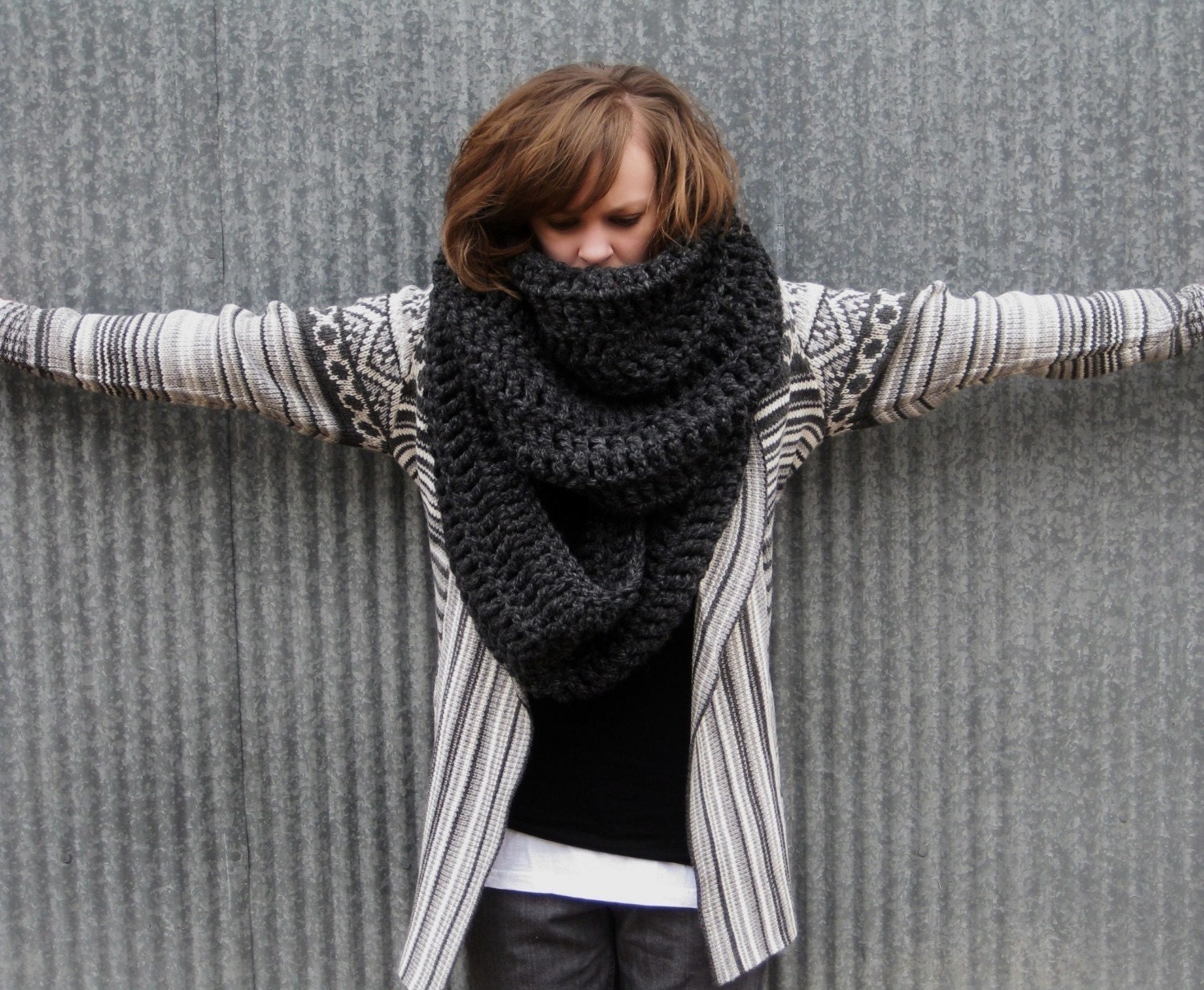 the alaskan chunky infinity scarf shawl hood / charcoal grey