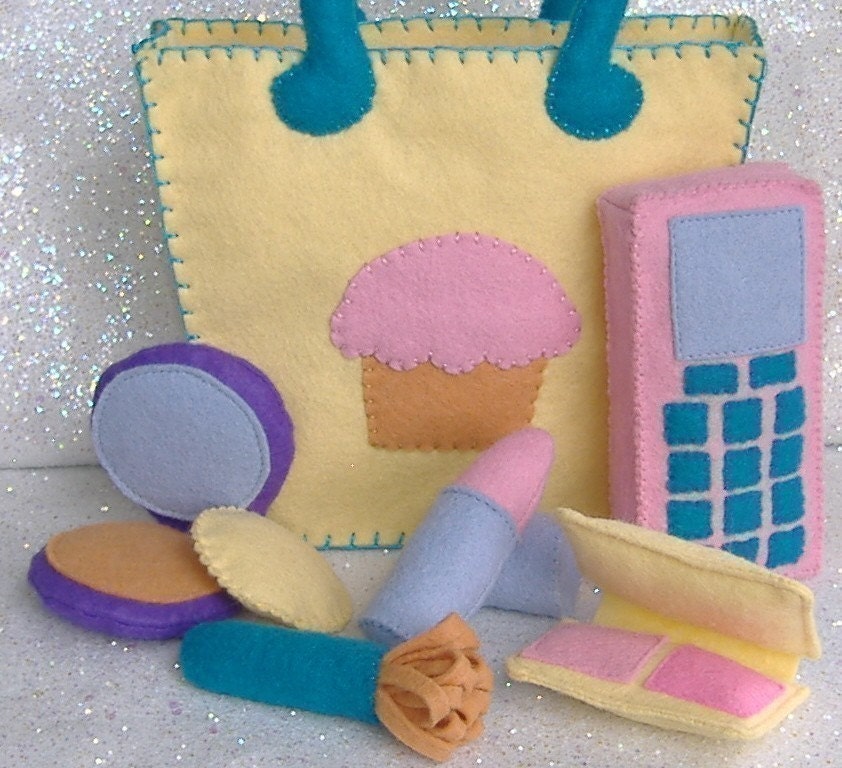 Cupcake Tote Bag Purse with Makeup Accessories Felt PDF Pattern (lipstick, blush, brush, compact, cell phone)