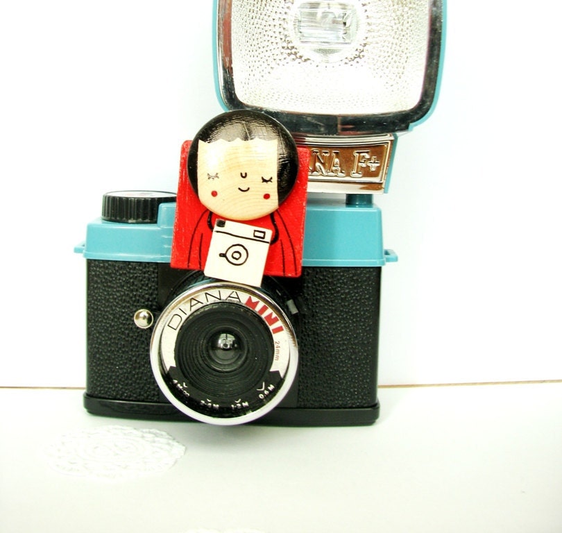 The Photographer Girl - Hand painted wooden Magnet or Brooch red