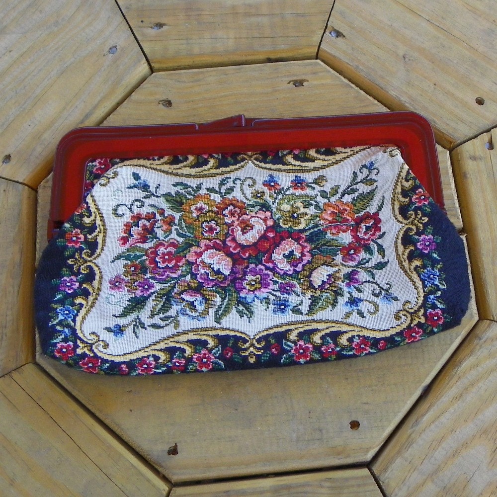 Vintage Woven Linen Clutch Purse with Lucite Frame Tapestry Look TREASURY Item