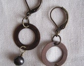 O earrings - dark freshwater pearl