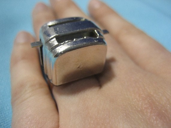 Retro Kitsch Breakfast Toaster Ring