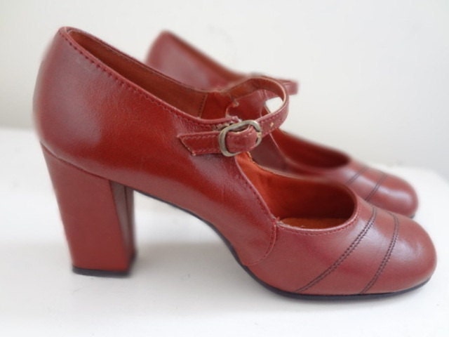 ON SALE 1970's Vintage Gaymode Mary Jane Heels Size 7