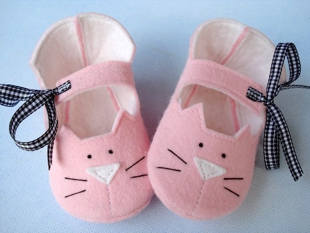SALE - PDF ePATTERN - Precious Kitty Baby Booties - Shoes Sewing Pattern