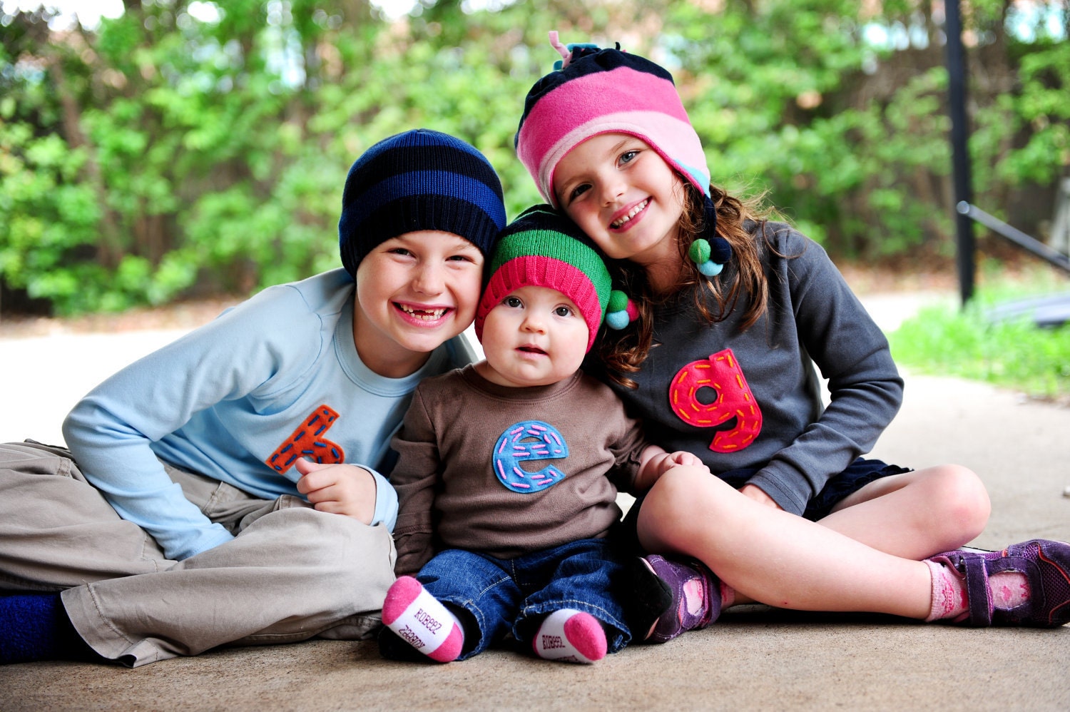 SUPER CUTE LONG sleeve tee.  Create your own.  you pick tee color, letter or number, felt and yarn.  all sizes.