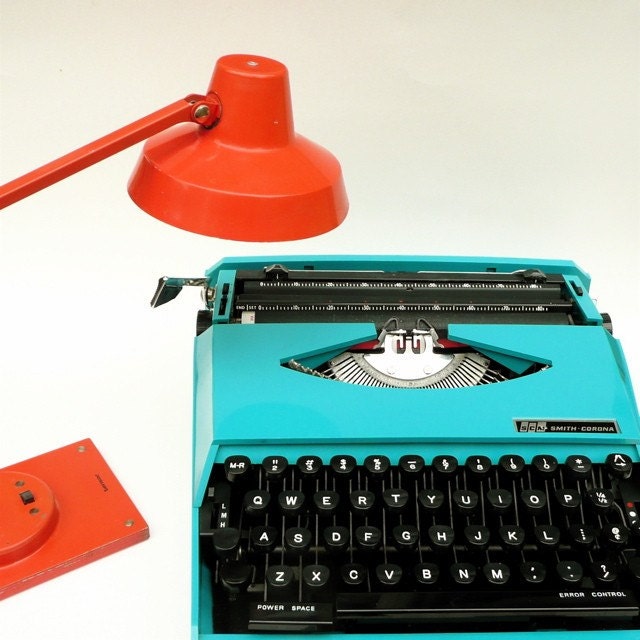 Italian Designed/Smith Corona Super G Typewriter/Turquoise/Teal