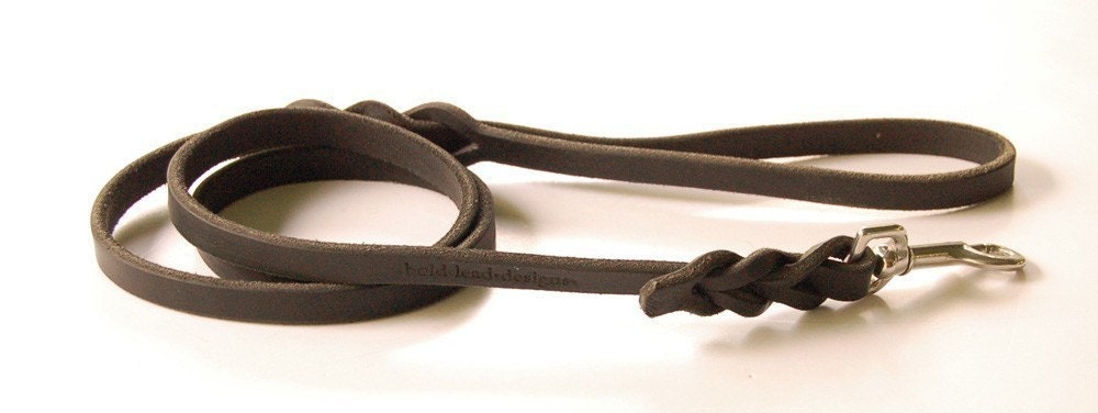 Custom Traditional Leash in BLACK--you choose the length and width