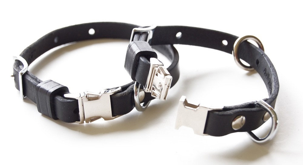 Adjustable Leather Quick-Release Dog Collar in Black Medium size