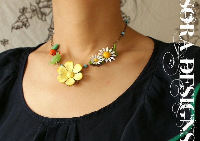 Vintage Yellow Buttercup Daisy Green Bird Necklace, Vintage Brooch orange flower bird necklace