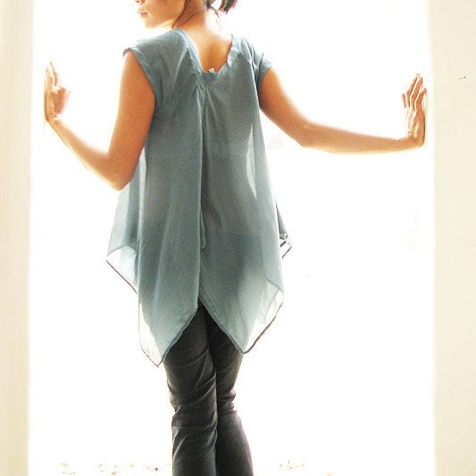 Lise Asymmetric blouse...Blue (S-L)
