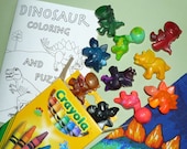 Dinosaur gift set: 10 dino crayons, coloring book and fabric bag