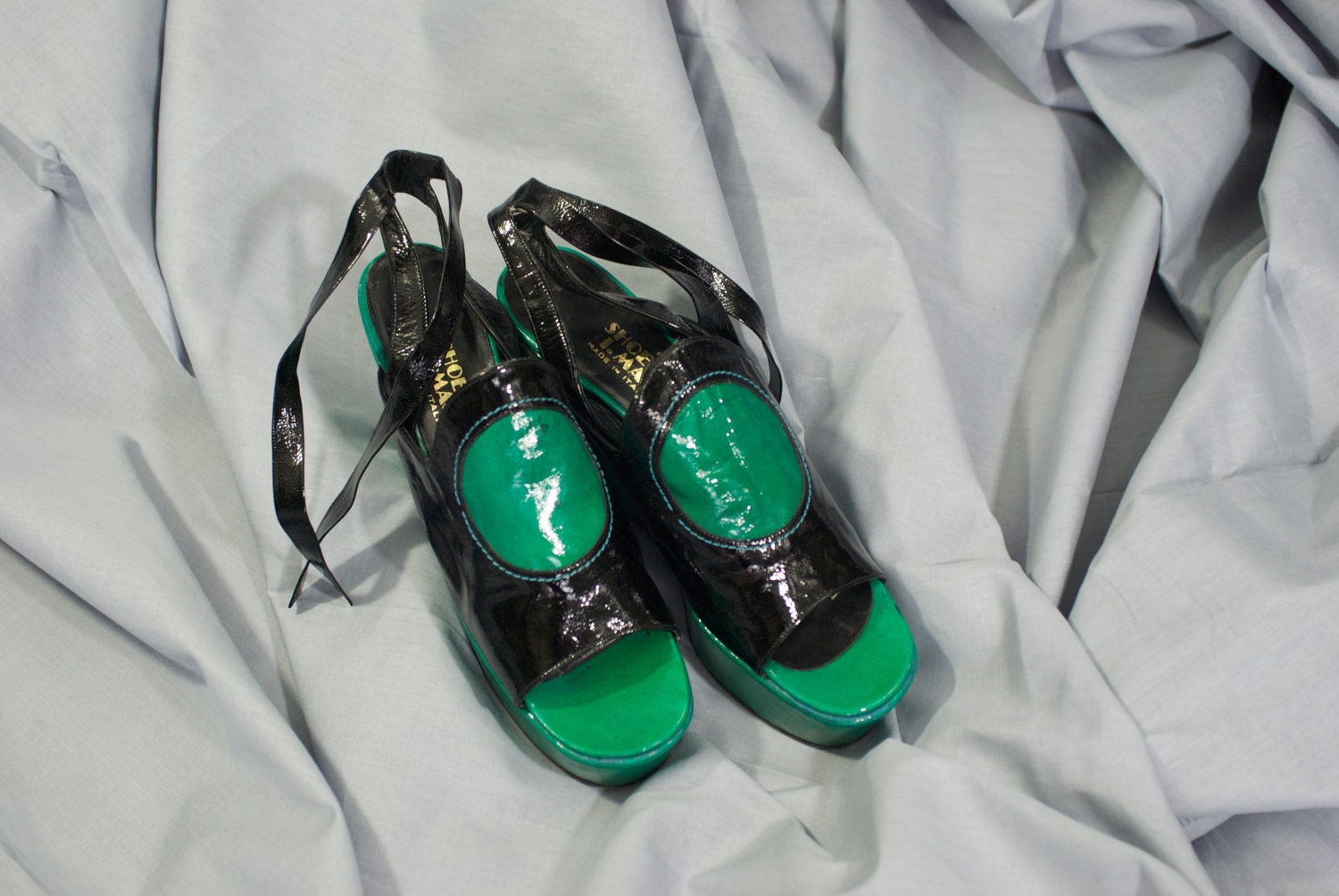 70's strappy Shoe Biz black and green patent platforms. 7.5 N