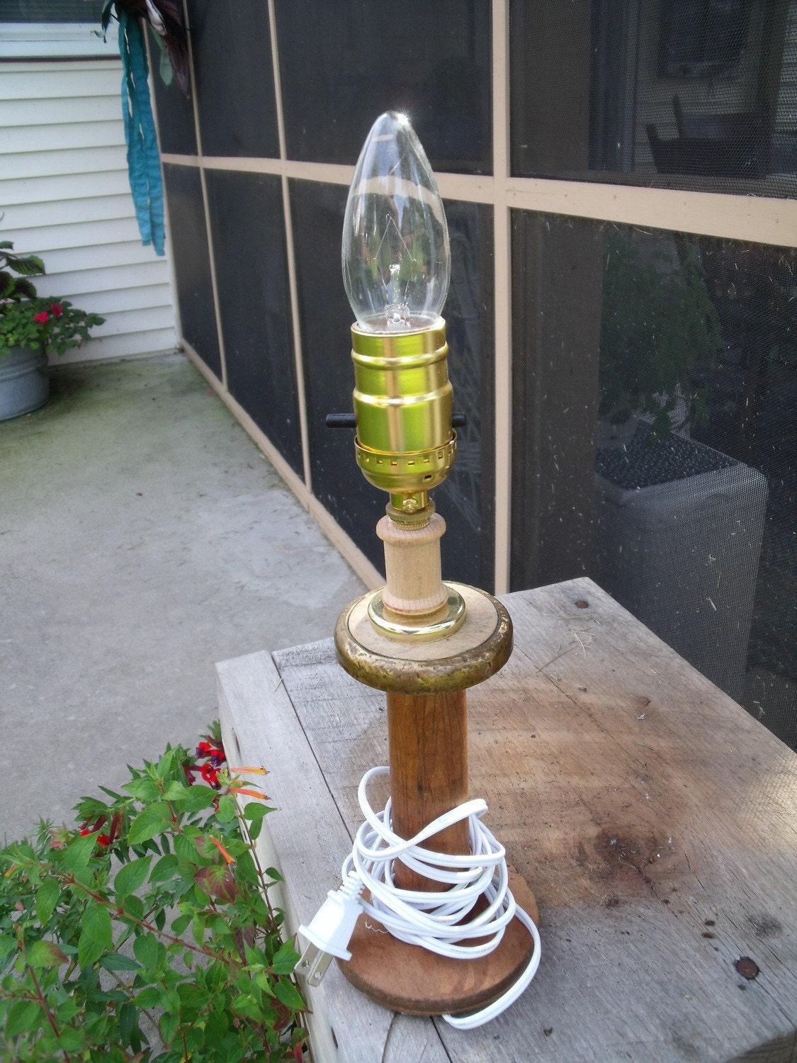 vinTage anTiQue WooD sPooL BoBBiN recycLeD into ELECTRIC CanDLe LAMP-Ugot2C