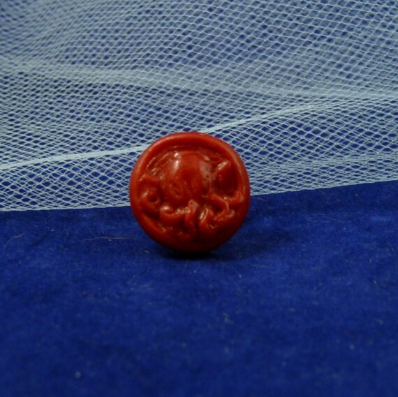 Burgundy Cthulhu Cameo Pin - Polymer Clay Lovecraft Jewelry