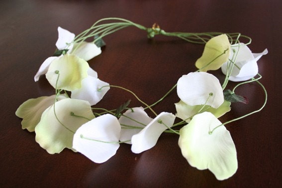 Rose Petal Necklace (white)