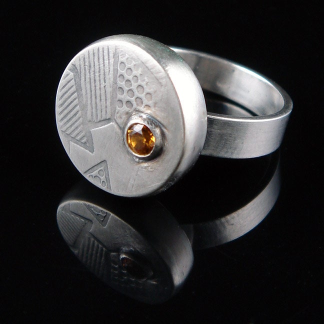 Hollow Texture Rounded Circle Ring with Topaz - Size 6.5