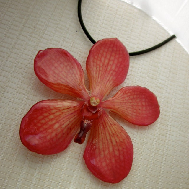 Real Flower Necklace - Strawberry Mokora Orchid