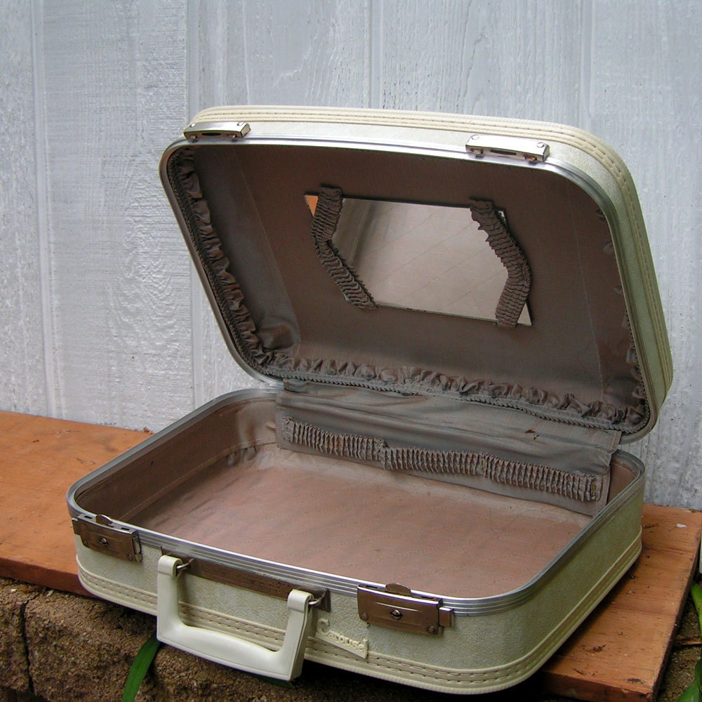 green tree suitcase