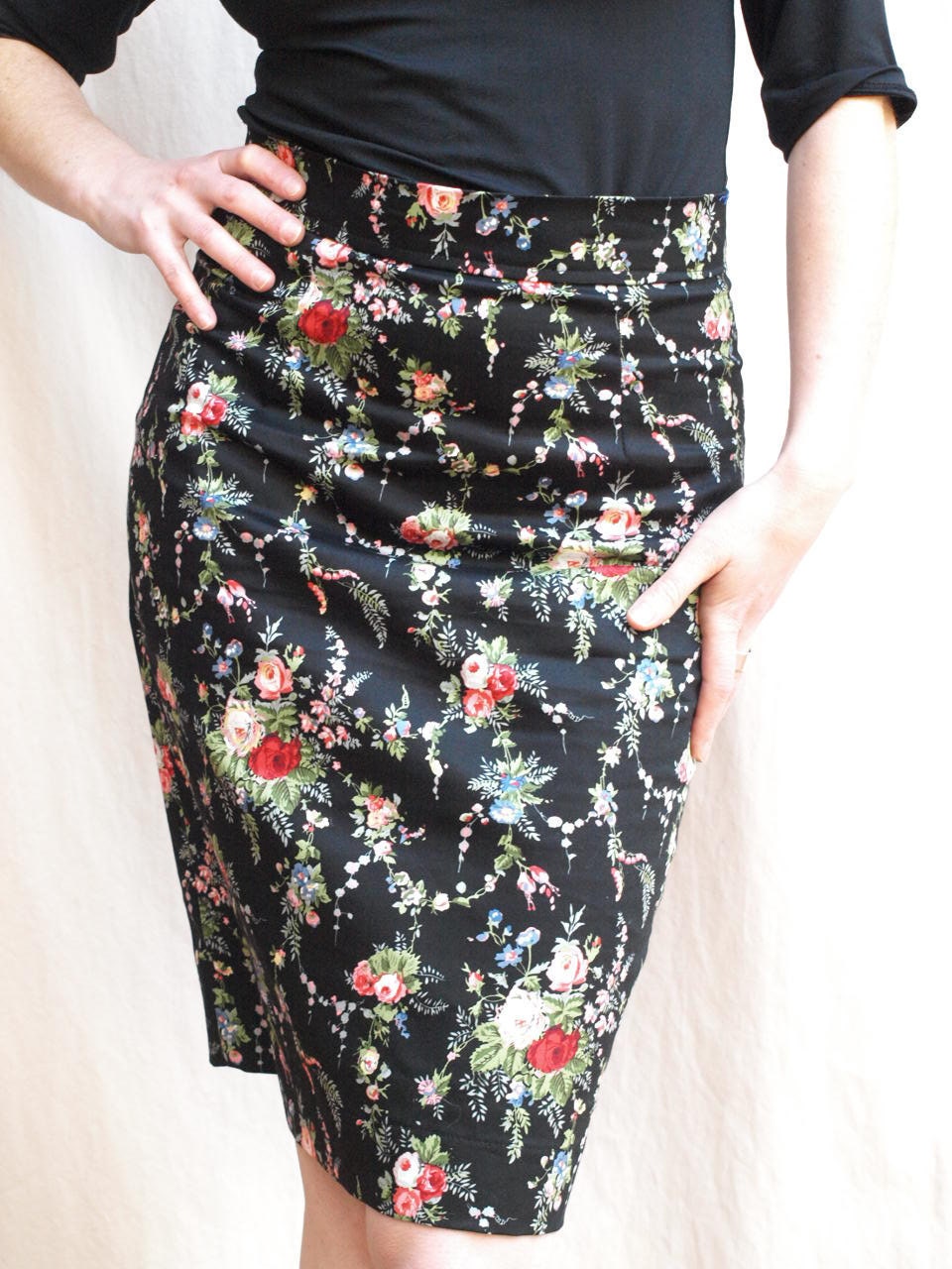 SALE 35 % off Roses every day pencil skirt size medium