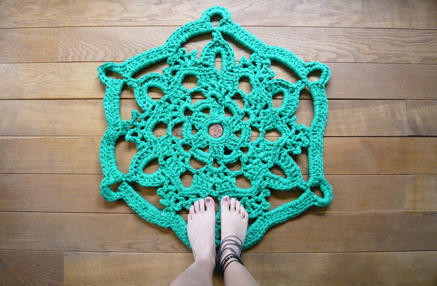 doily bath rug green
