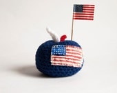 Crocheted amigurumi apple play food, pincushion, The american apple pie in red blue and white by Chapulin.
