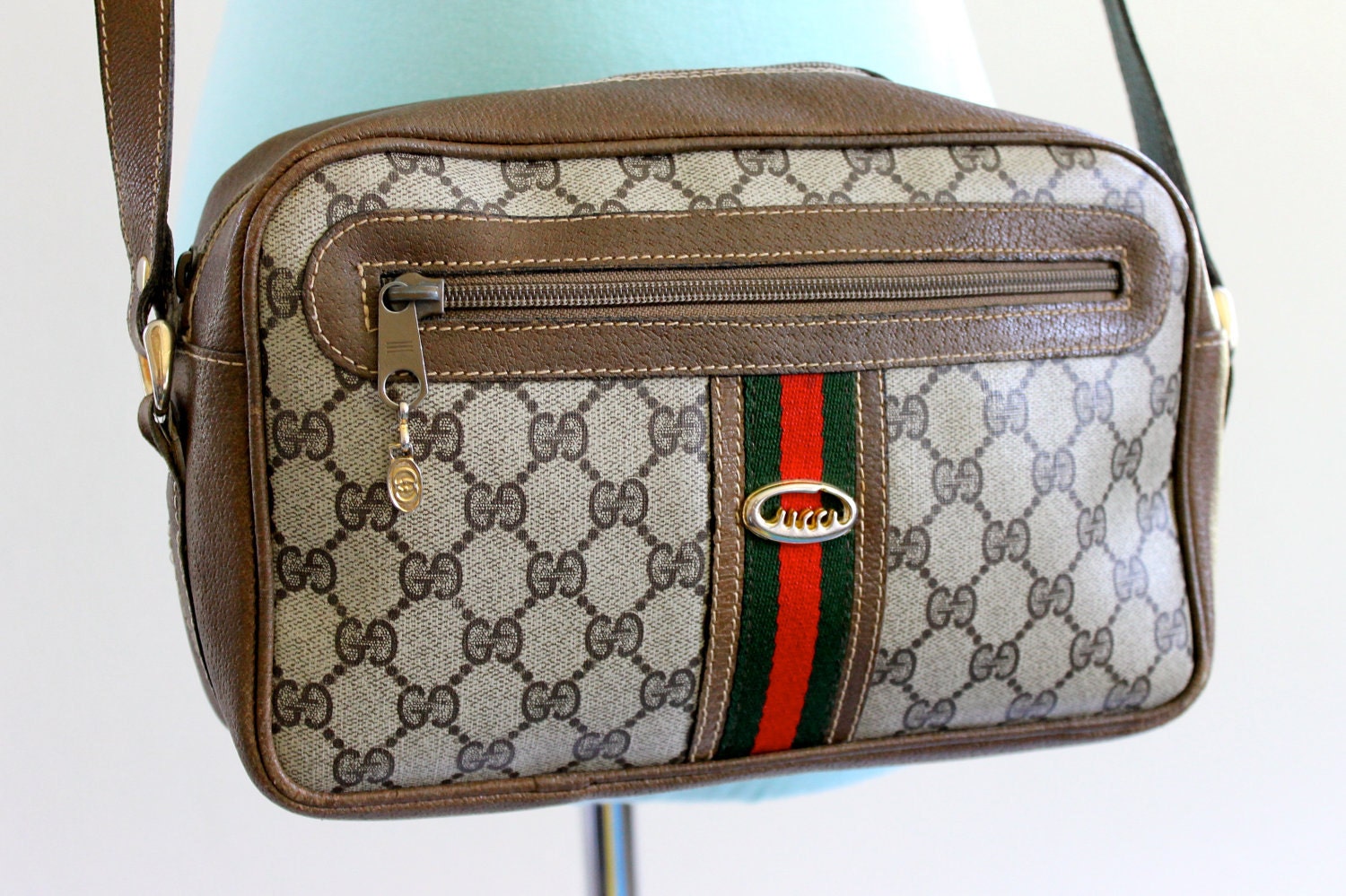 GUCCI MonoGram StriPe MeDium CameRa CaSe LeaTher ShouLder PurSe HanD Bag . Abox
