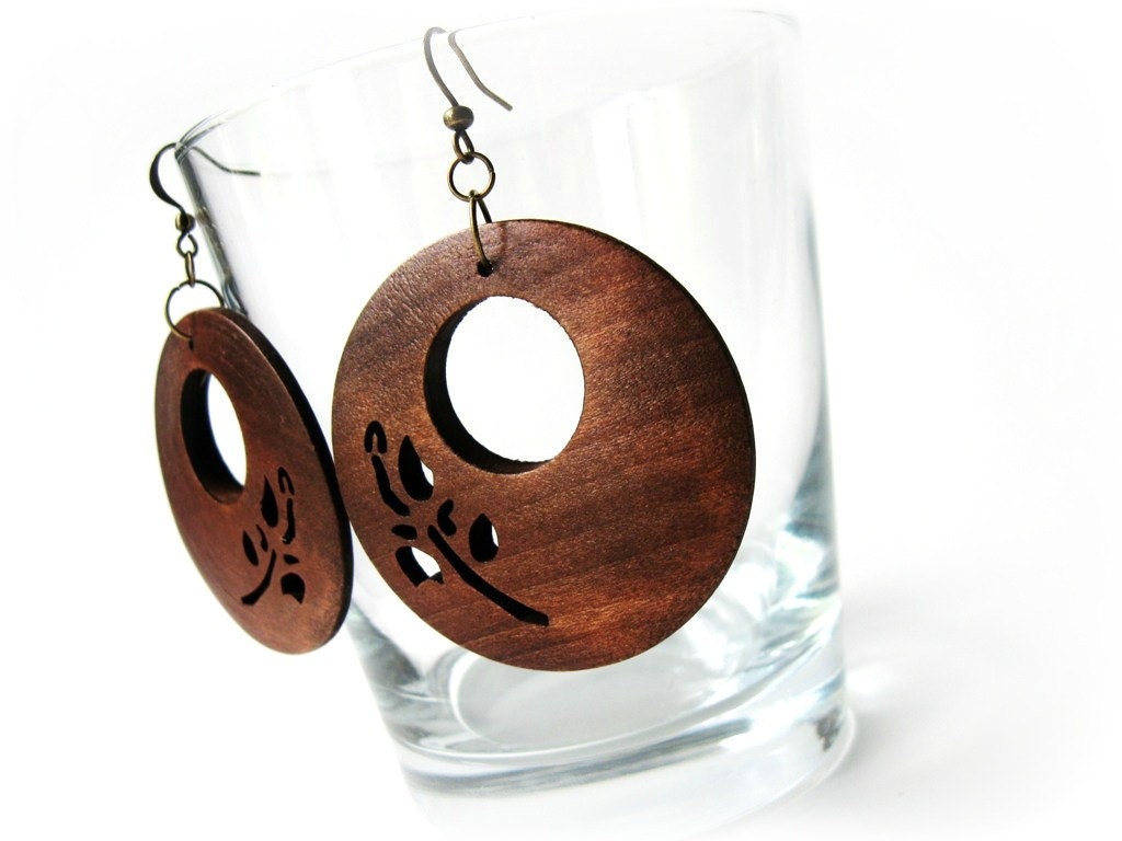 Wood brown flower carved circular dangle earrings