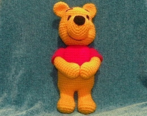 PDF - Winnie the Pooh - 11.5 inches amigurumi doll crochet pattern. Available in English or Spanish language.