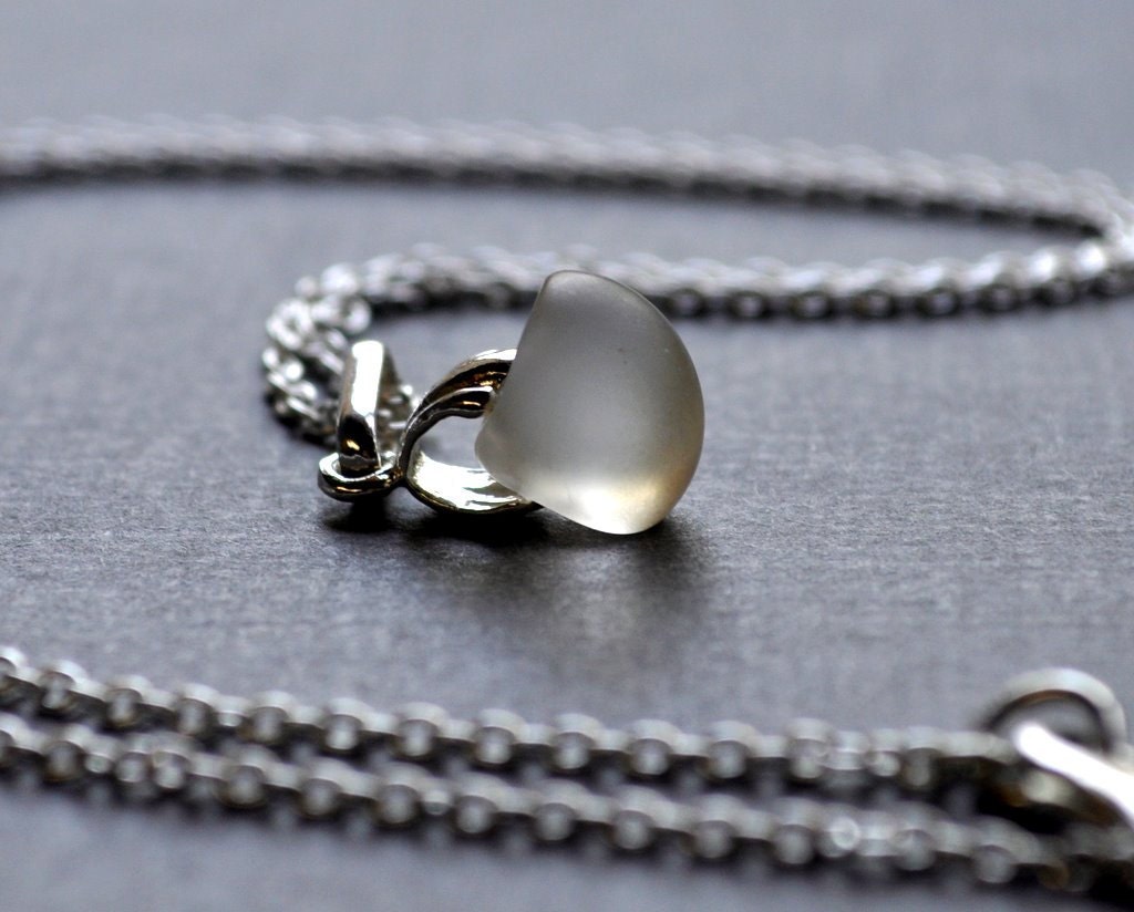 Necklace. Modern Contemporary Simple Sleek Elegant Design. Jewelry. Handmade by Epheriell on Etsy. Champagne.